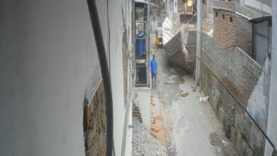 Under-construction wall collapses on auto in Karmanghat