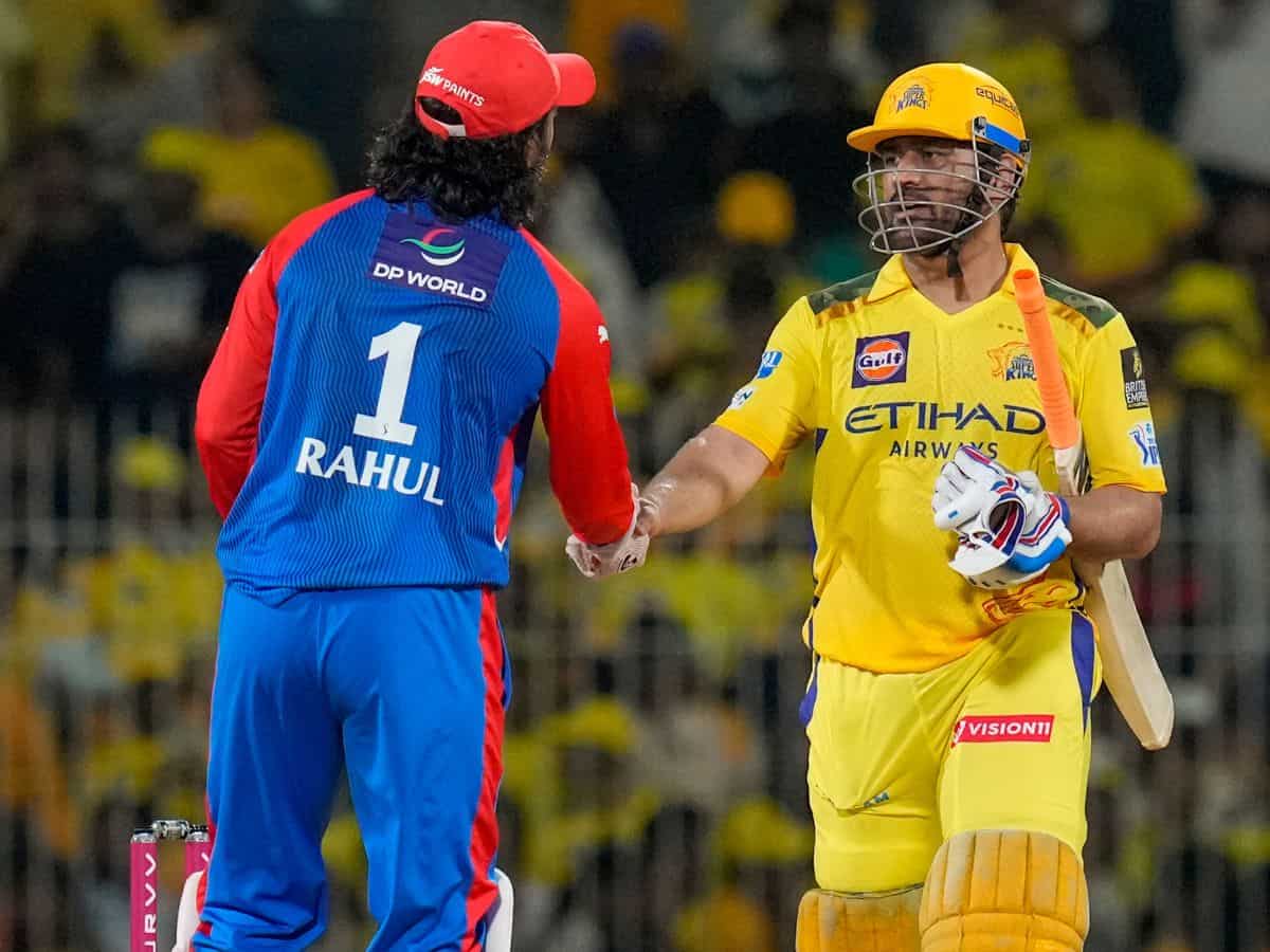 CSK's Mahinder Singh Dhoni congratulating DC captain KL Rahul