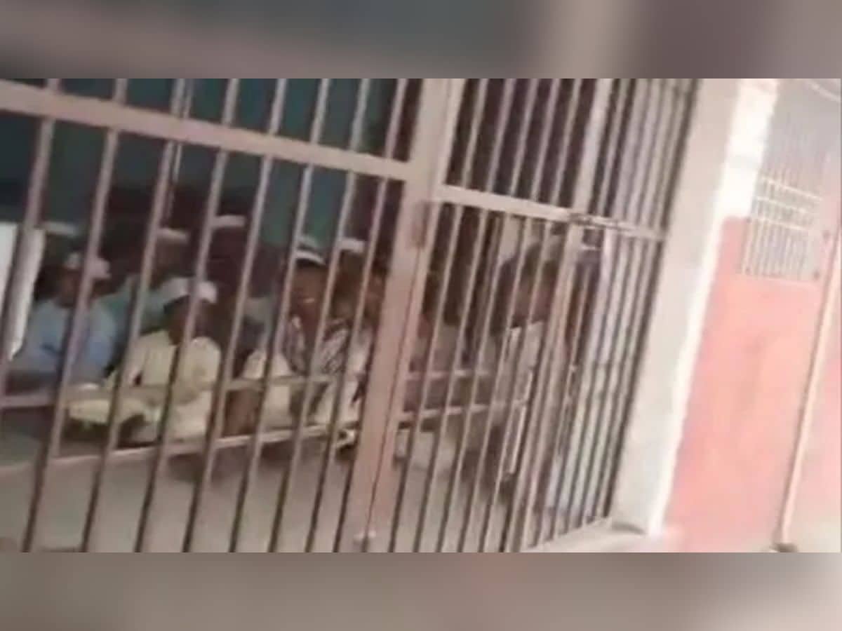 The image shows 32 Muslim children detained in Bihar for wearing skull caps in April 2025