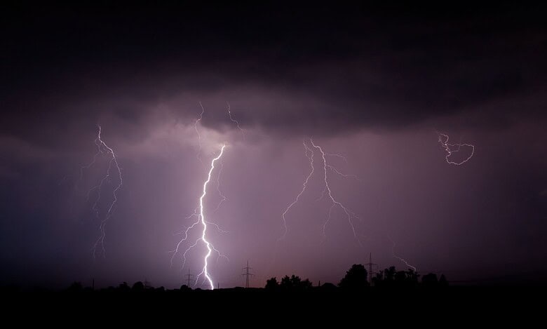 The image displays thunderstorms