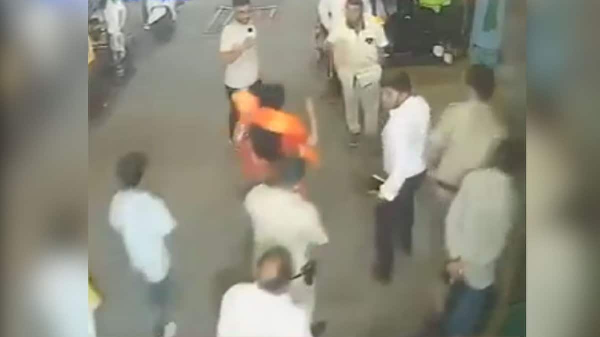 The image displays BJP MP Medha Kulkarni (in saffron scarf) allegedly threatening trustees of a Muslim religious place and tried to stop the azaan during Hanuman Jayanti celebrations in Maharashtra's Pune district.
