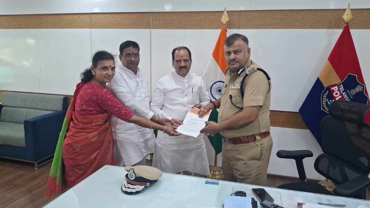 VHP delegation meets Telangana DGP with representatuions against Waqf Act, protests in Hyderabad
