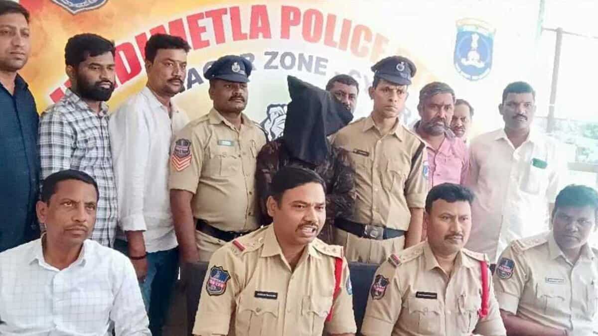 Jeedimetla police arrest notorious criminal.