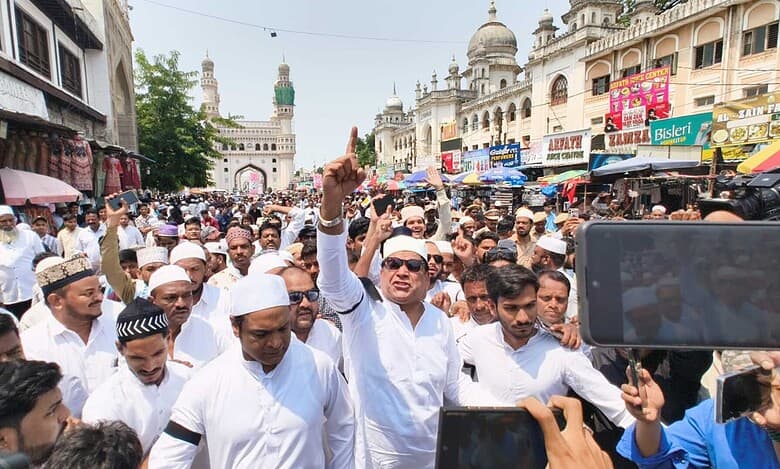 'Pakistan Murdabad' slogans raised at Hyderabad's Charminar.