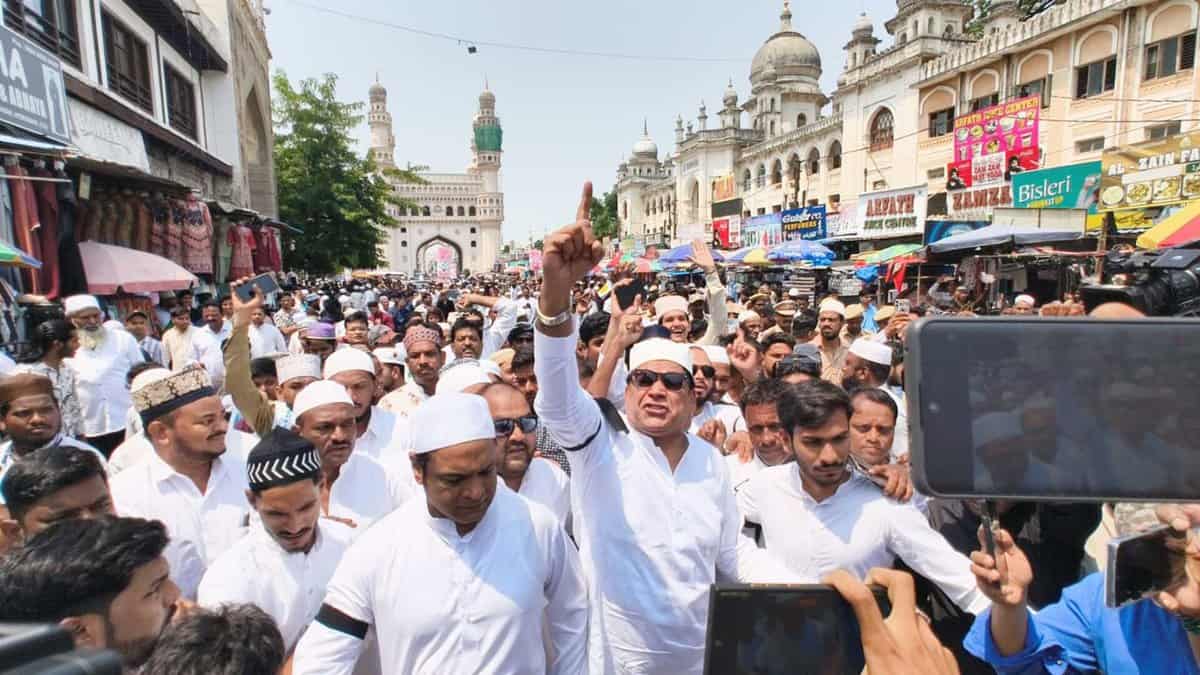 'Pakistan Murdabad' slogans raised at Hyderabad's Charminar.