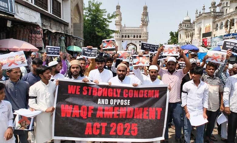 Protest against Waqf Act at Makkah Masjid