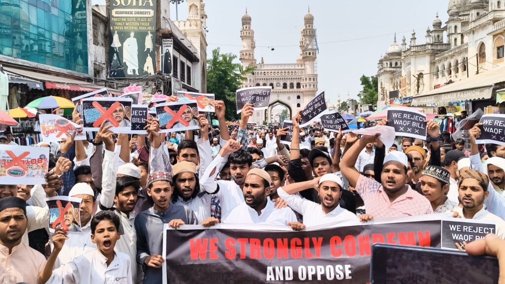 Protest against Waqf Act at Makkah Masjid