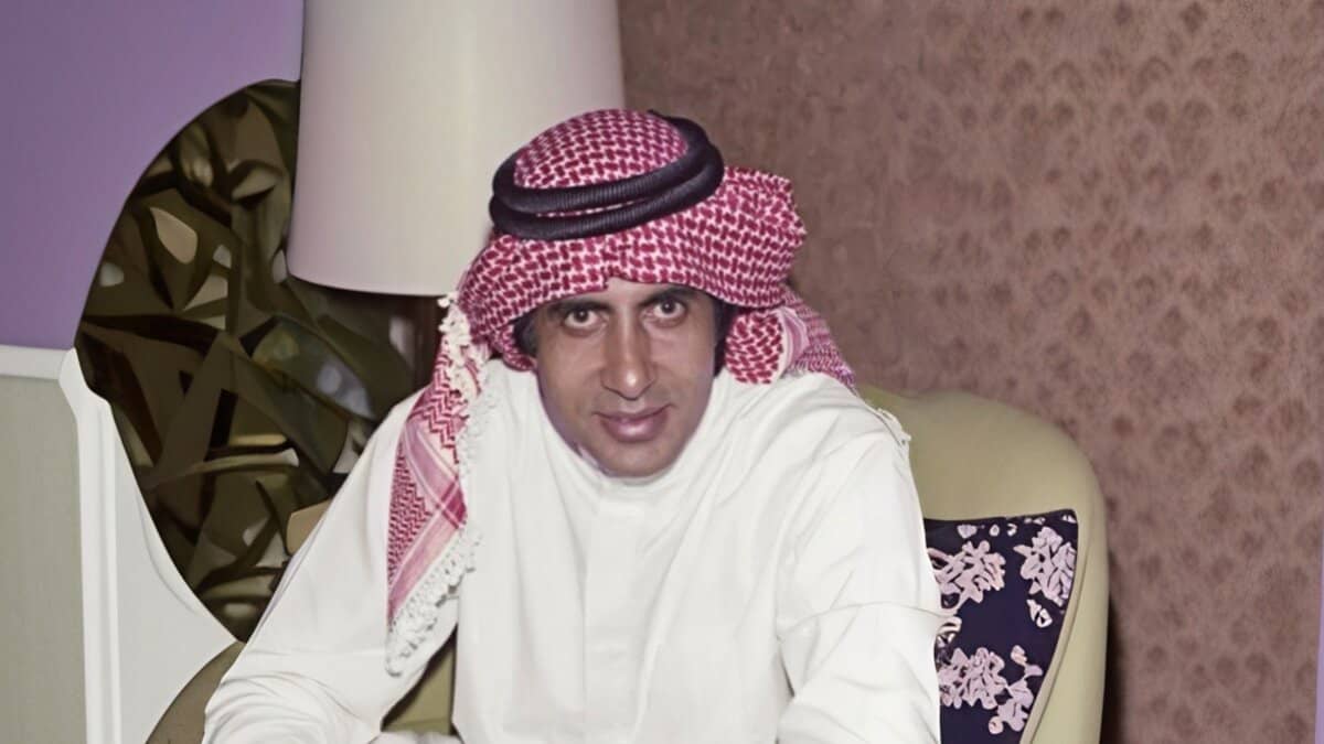 Throwback Photo: Amitabh In Dubai In 1983 (Reddit)