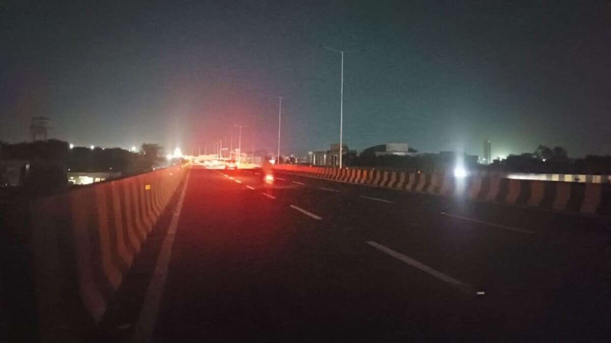 Hyderabad’s Aramgarh to Zoo Park flyover goes dark.