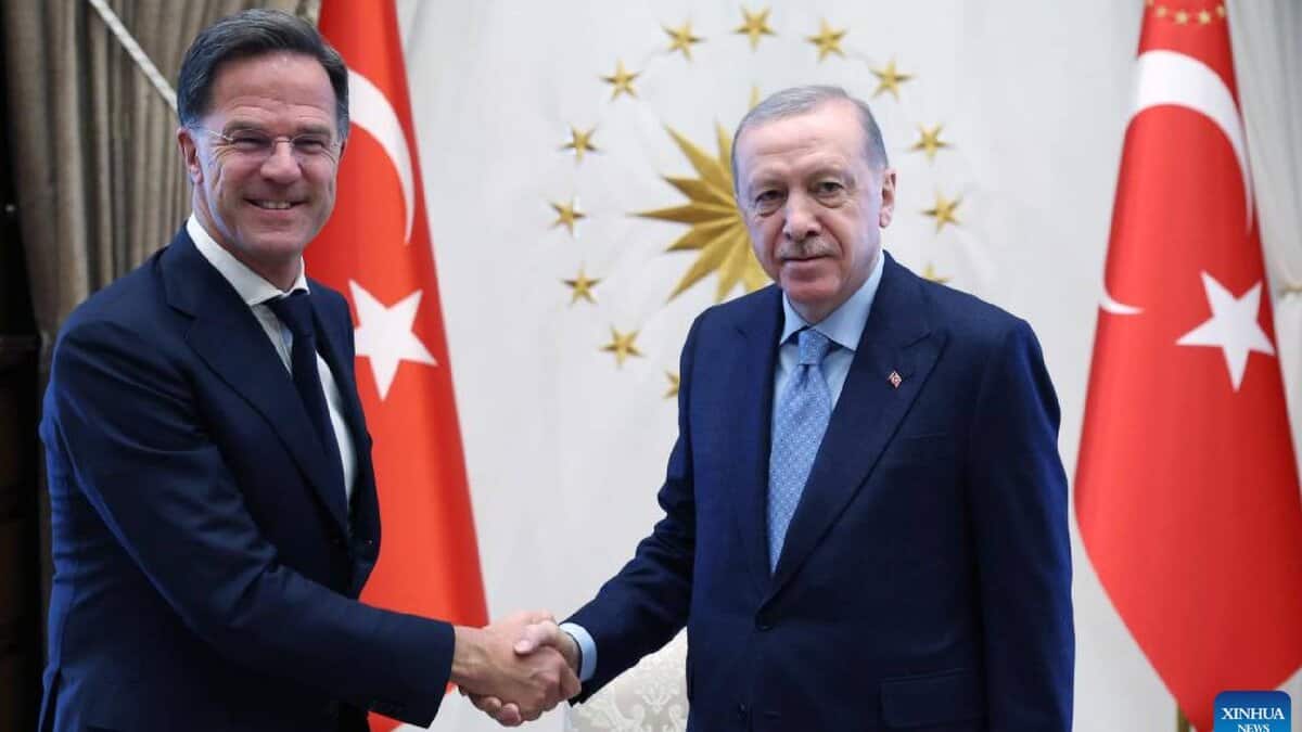 Turkish President Recep Tayyip Erdogan (right) shakes hands with NATO Secretary General Mark Rutte