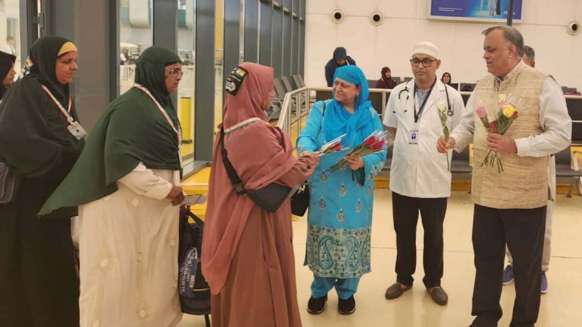Photo of all-women Haj pilgrims from Kerala gather in the Haj Terminal, greeted by India's Ambassador Dr. Suhel Khan and his wife.