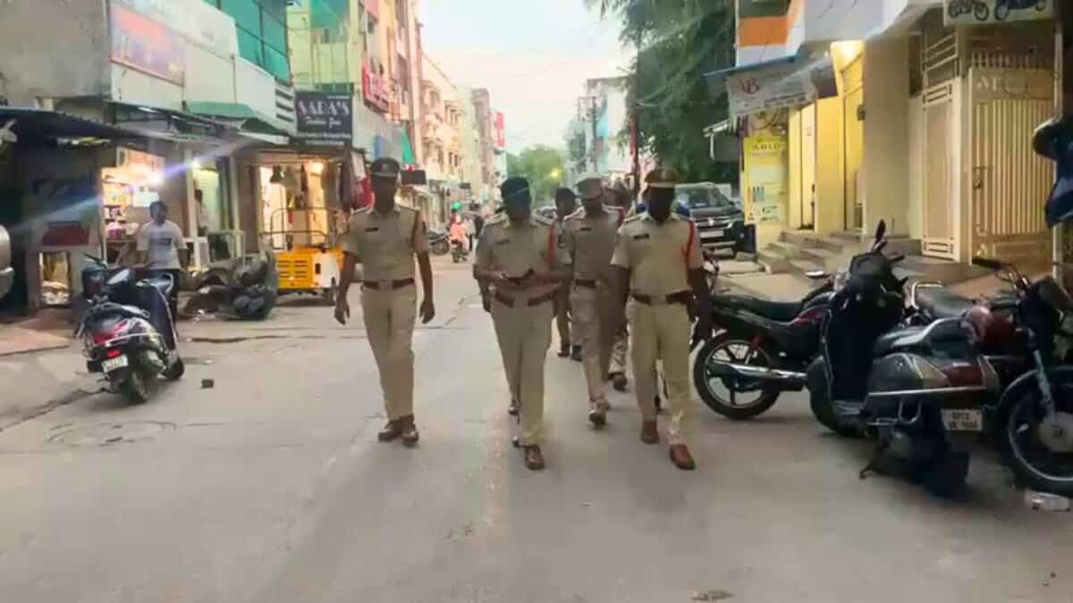 Hyderabad police carry out marches in Mir Chowk