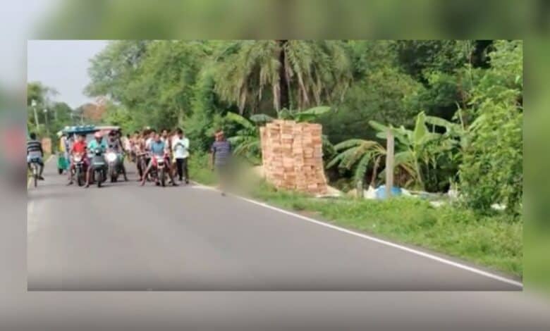 Man kills sister-in-law, parades severed head