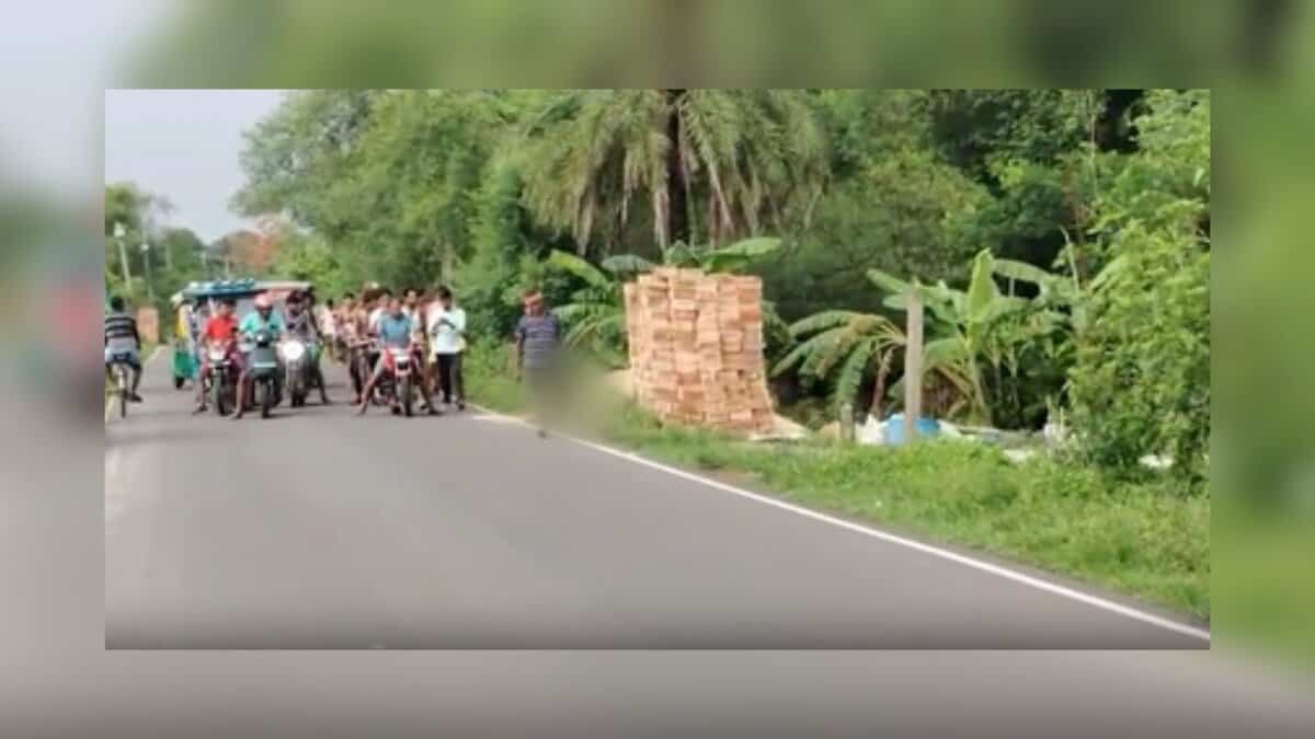 Man kills sister-in-law, parades severed head