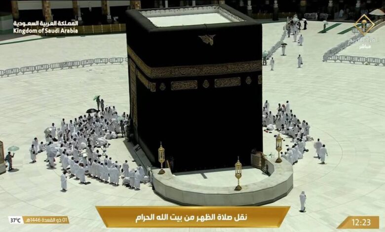 Pilgrims perform Tawaf around the Kaaba in a nearly empty Mataf area at Makkah’s Grand Mosque.