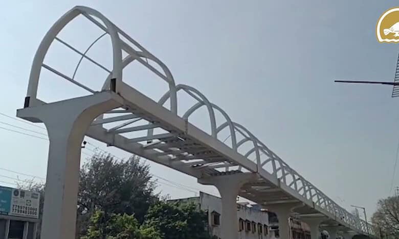 The Mehdipatnam skywalk under construction