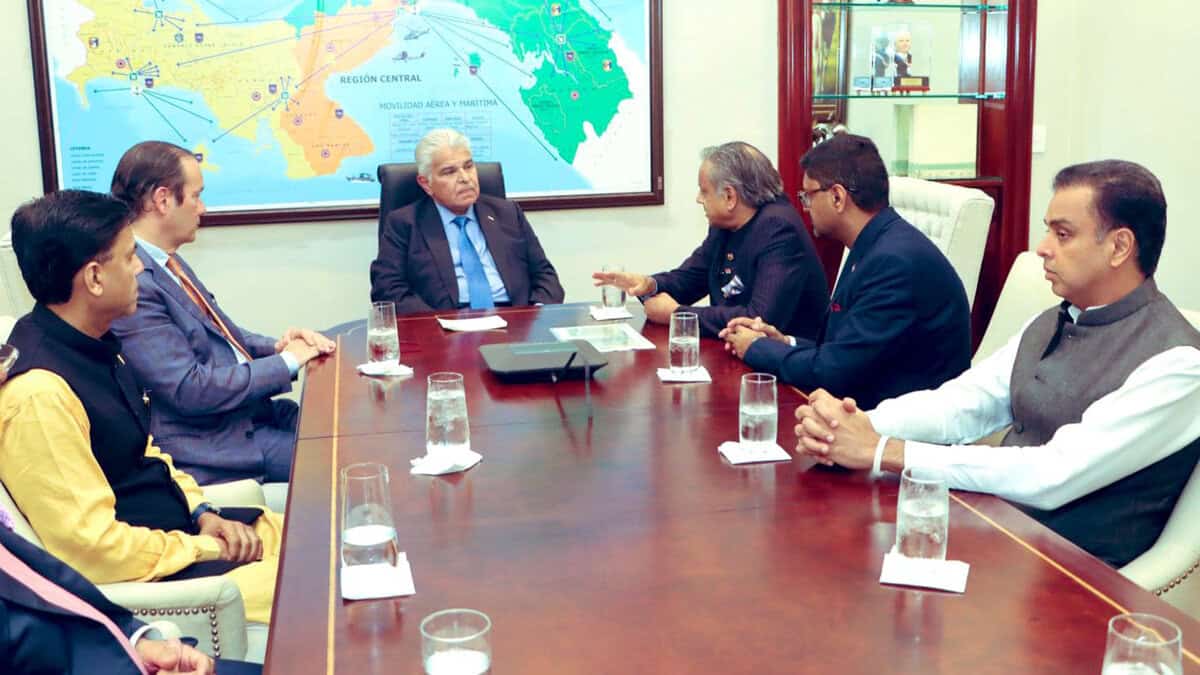Tharoor-led delegation in Panama
