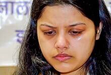 Vinay Narwal's wife Himanshi Narwal in tears at an event oh his birth anniversary celebrations