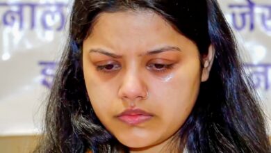 Vinay Narwal's wife Himanshi Narwal in tears at an event oh his birth anniversary celebrations