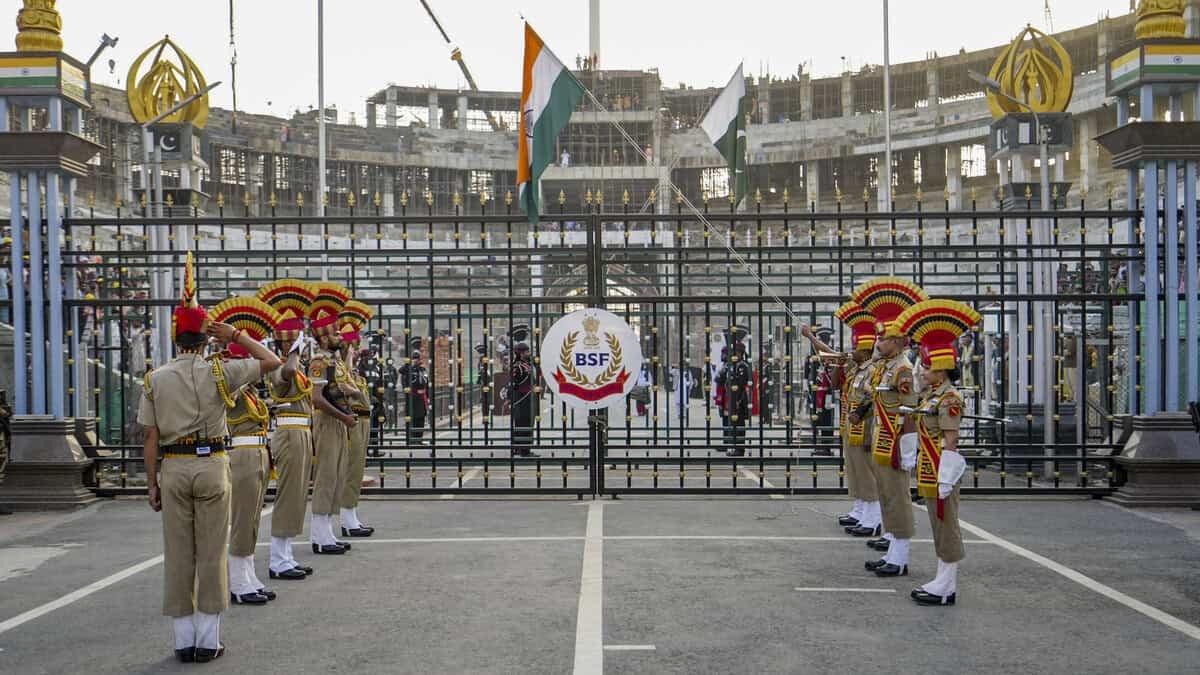 Retreat ceremony resumes at Attari