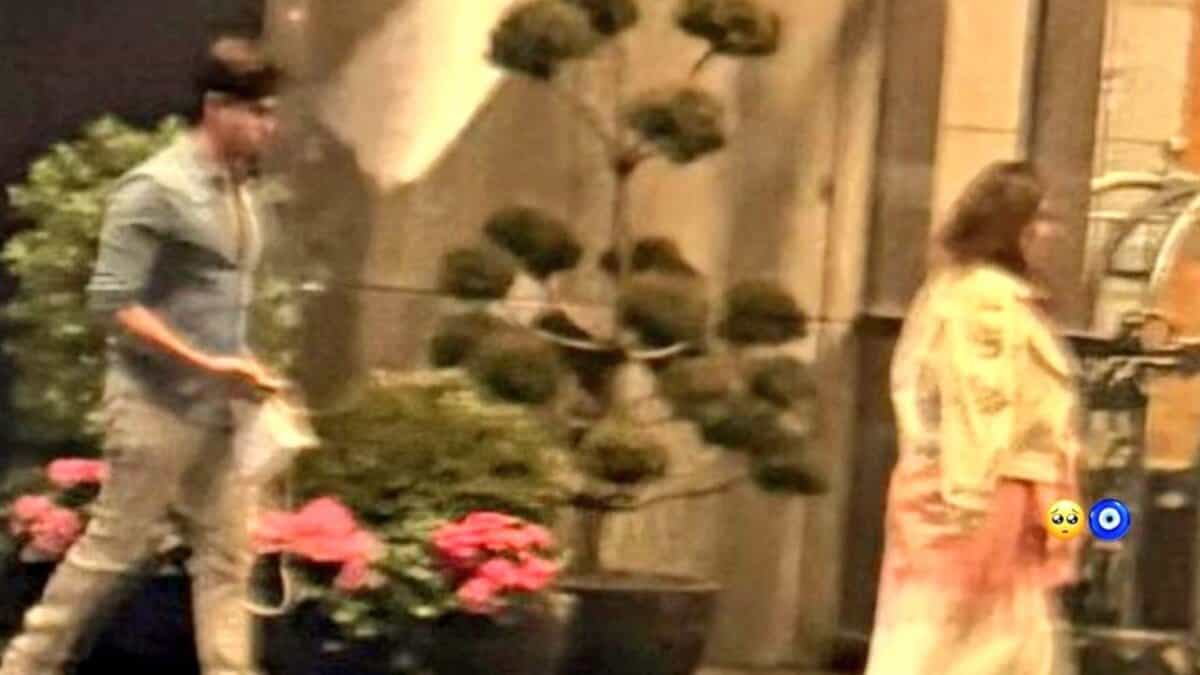 Sidharth Malhotra holding Kiara's bag