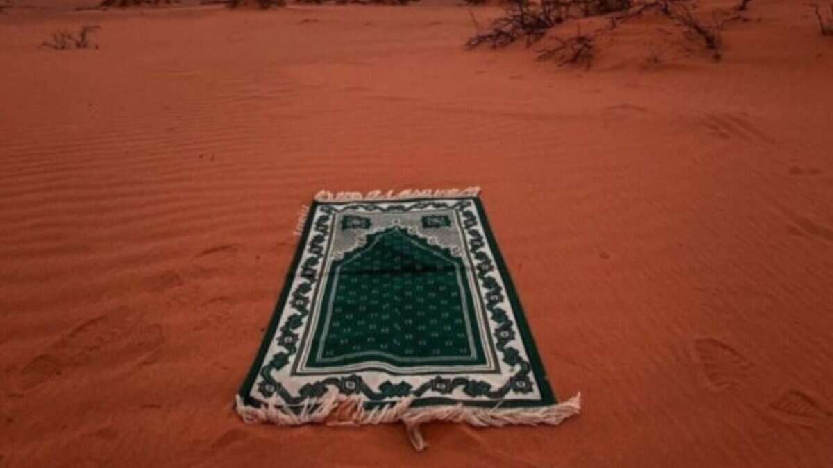 The image displays a green prayer carpet used for offering namaz