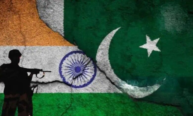 An image of India and Pakistan flags