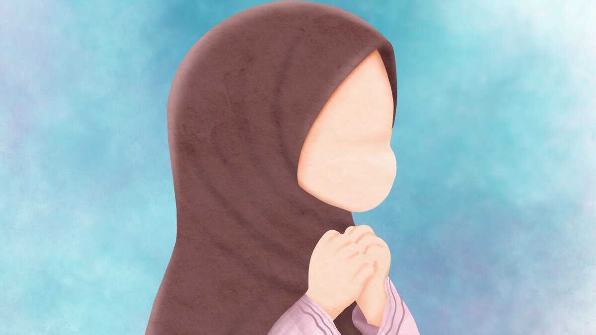 The image shows a picture of a Muslim little girl
