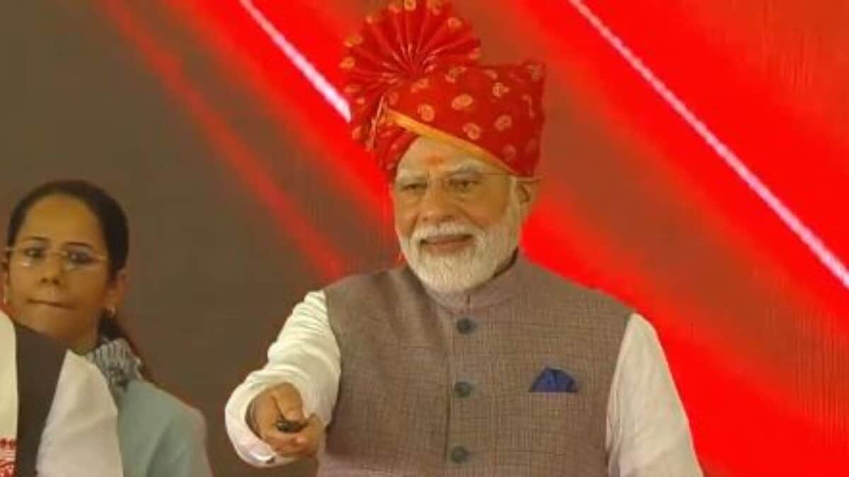 Prime Minister Narendra Modi inaugurates 103 railway stations in India