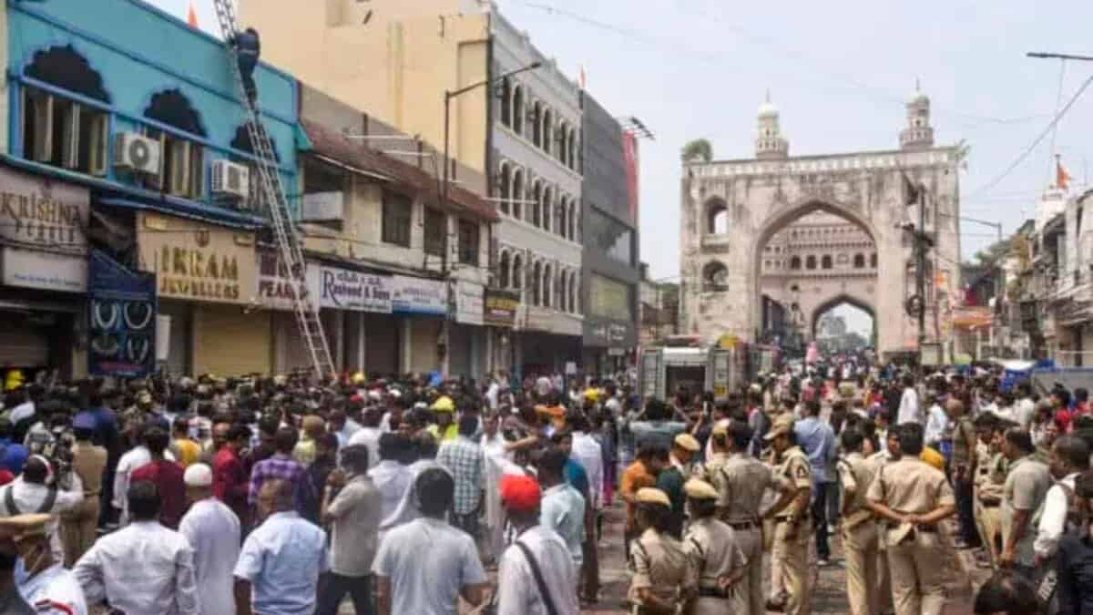Fire breaks out in a building near Gulzar Houz