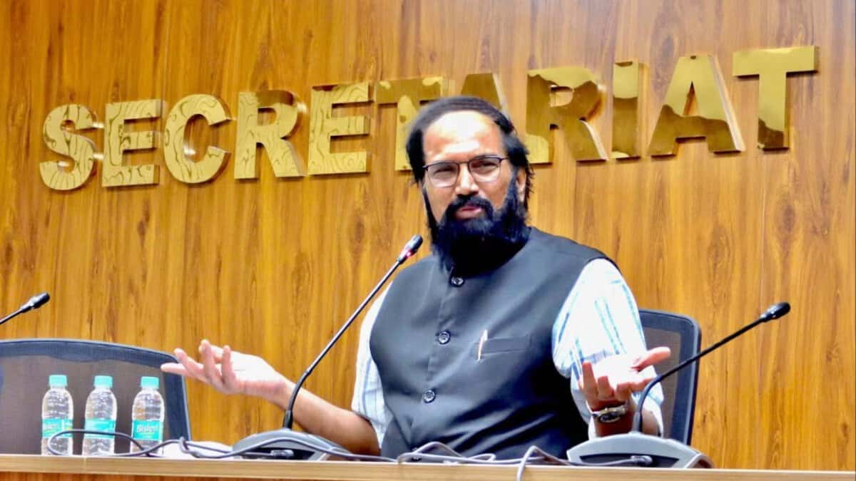 Irrigation minister N Uttam Kumar Reddy questions what problem do KCR and Harish Rao have in deposing before the judicial commission on Kaleshwaram project, if they have done nothing wrong.