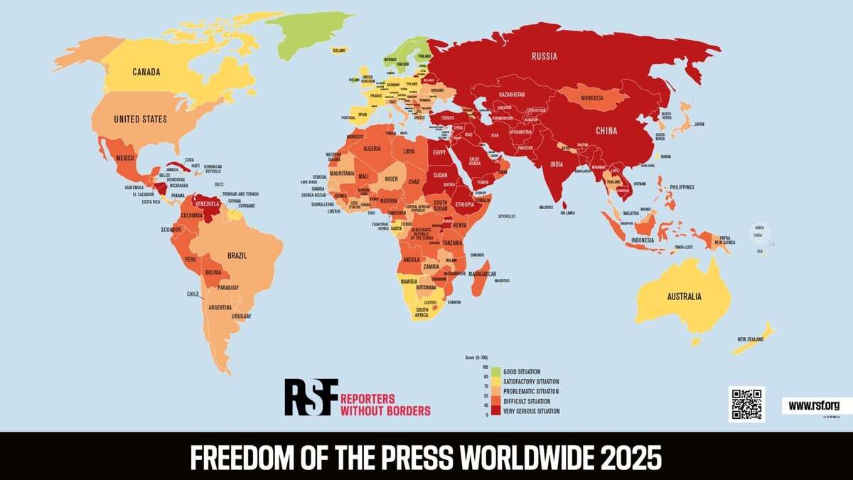 World map showing 2025 press freedom levels by country, color-coded from good (green) to very serious (dark red) situations.