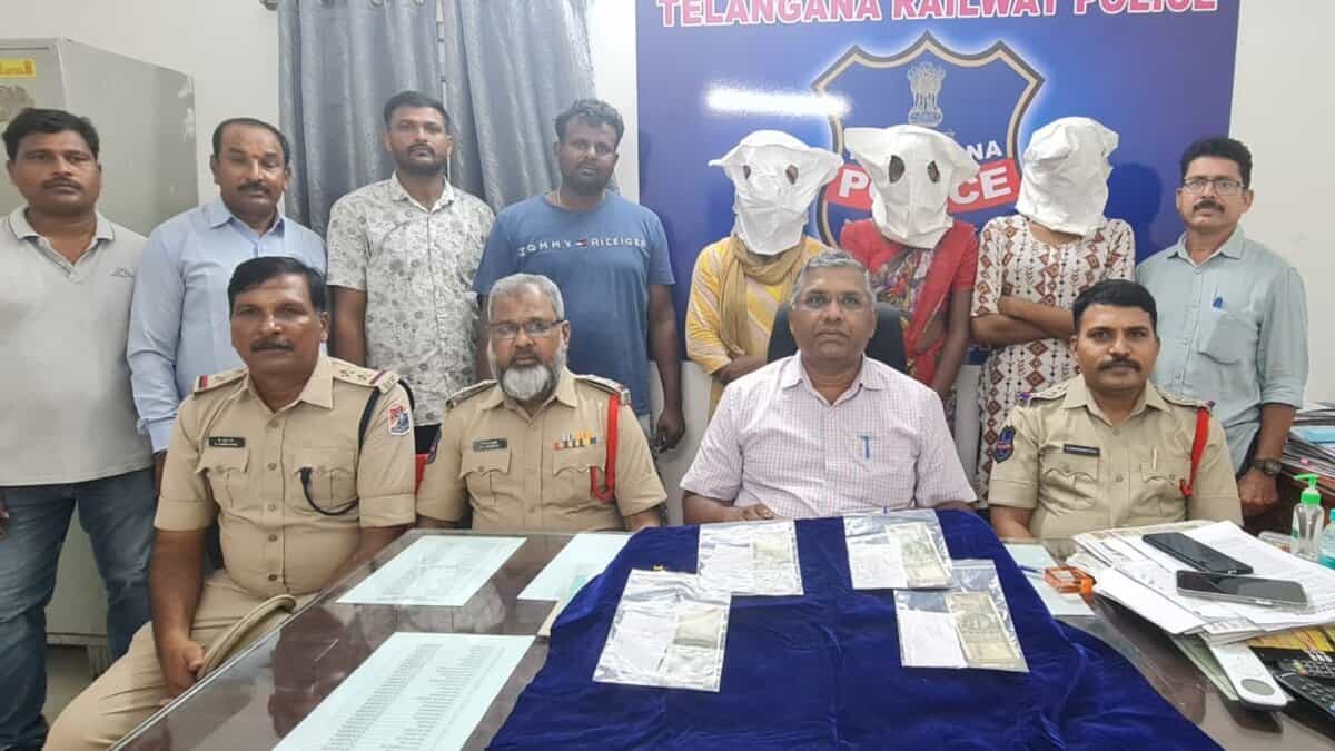 Police officials with the accused during a press briefing on the robbery pm train