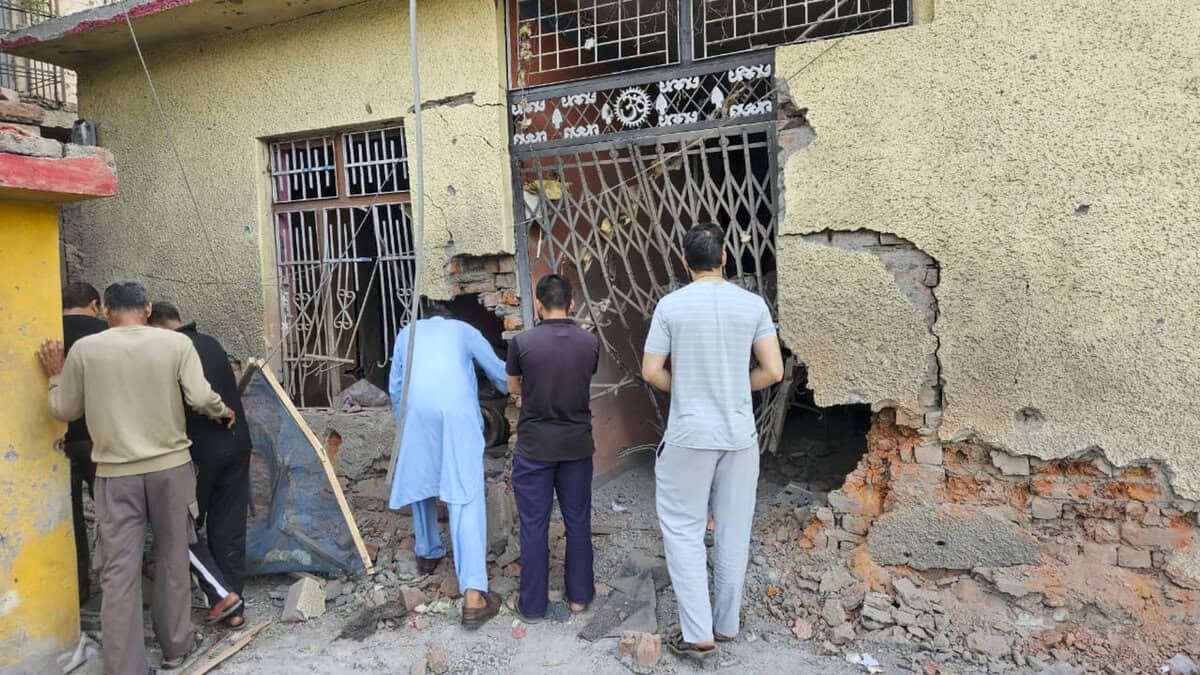 Heavy shelling by Pak troops along LoC in J-K