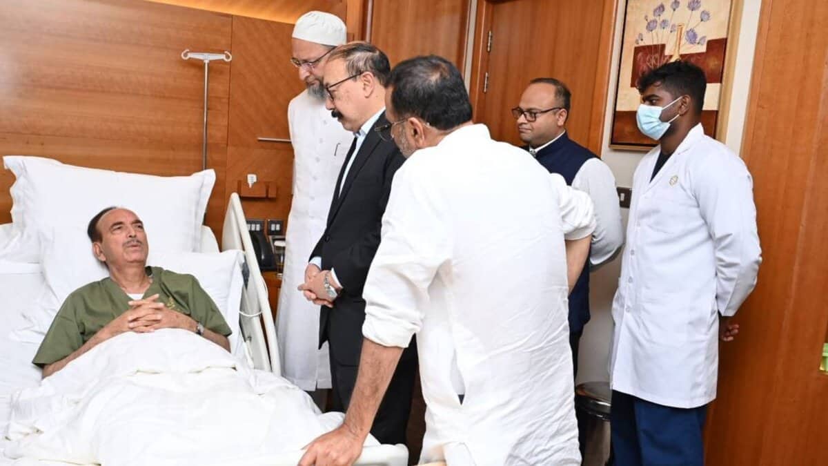 Ghulam Nabi Azad admitted to hospital: