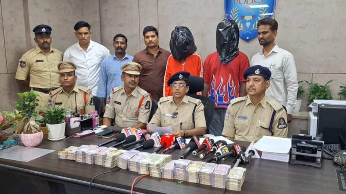 Chit fund collector runs away with Rs 17 lakh