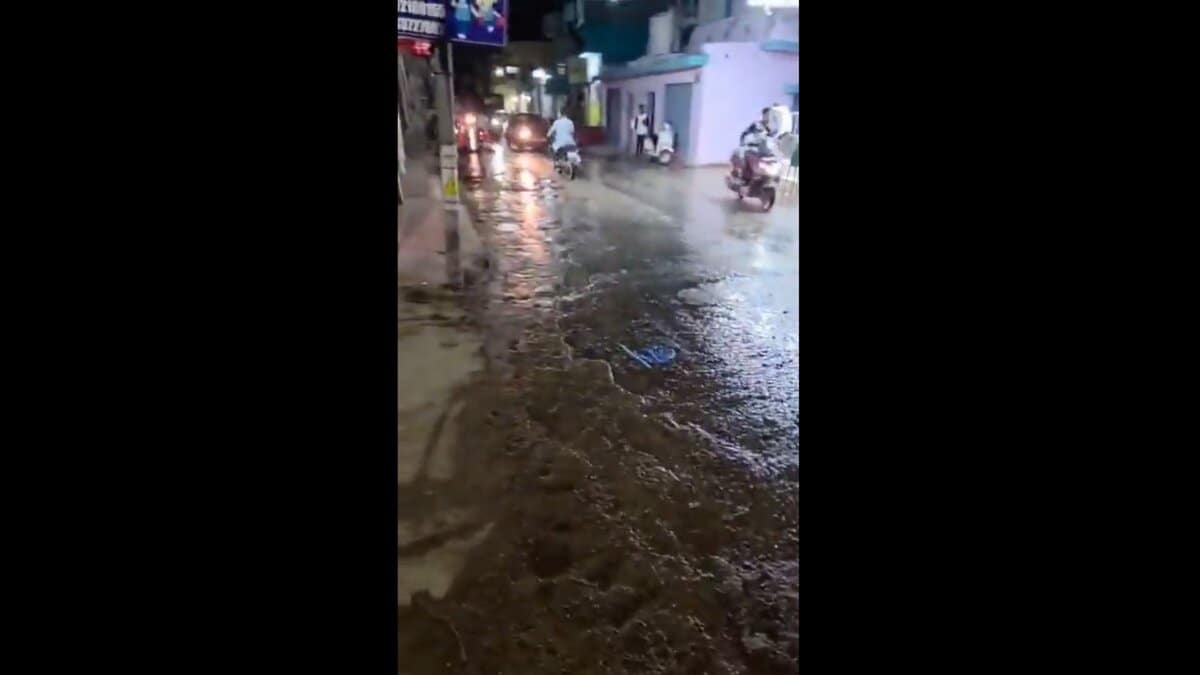 Drinking water wastage due to pipeline leakage in Falaknuma