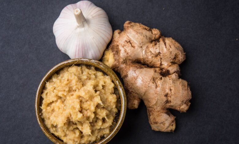 Photo of Ginger and Garlic along with the paste