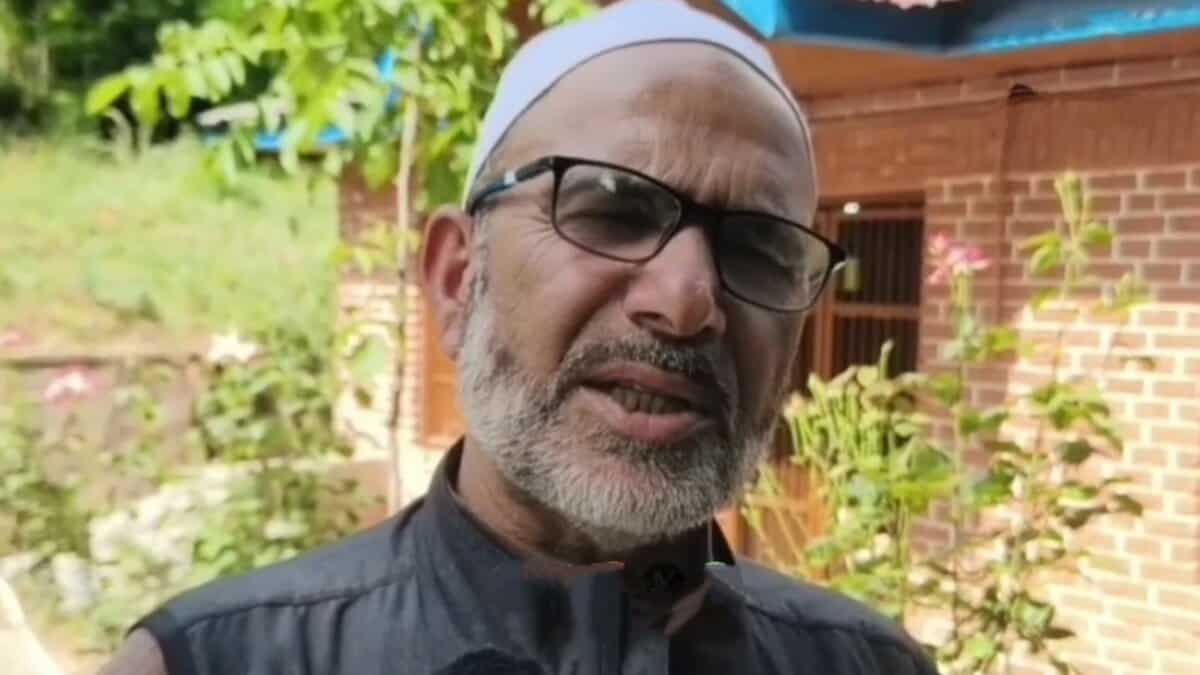 Image of Gulzar Hussain speaking to local media