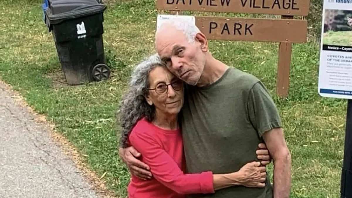Weinstein, 70, and Haggai, 72, both Israeli-American hostages, embrace in front of a sign reading