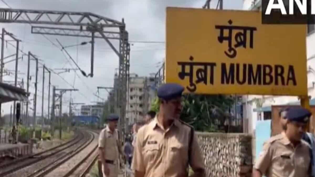 Mumbra station