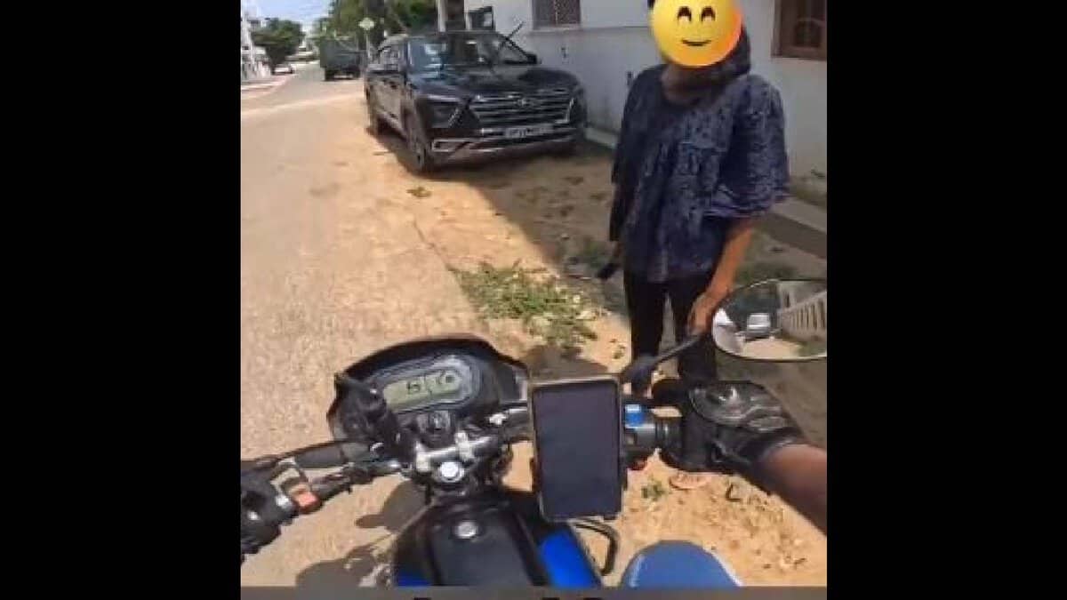 Ola rider receives customer