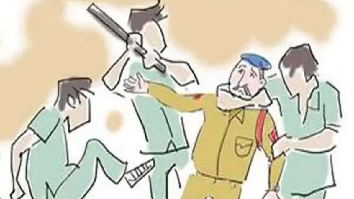 Bhainsa police attacked by accused and his family members during rescue of minor girl in a kidnapping case in Medak district.