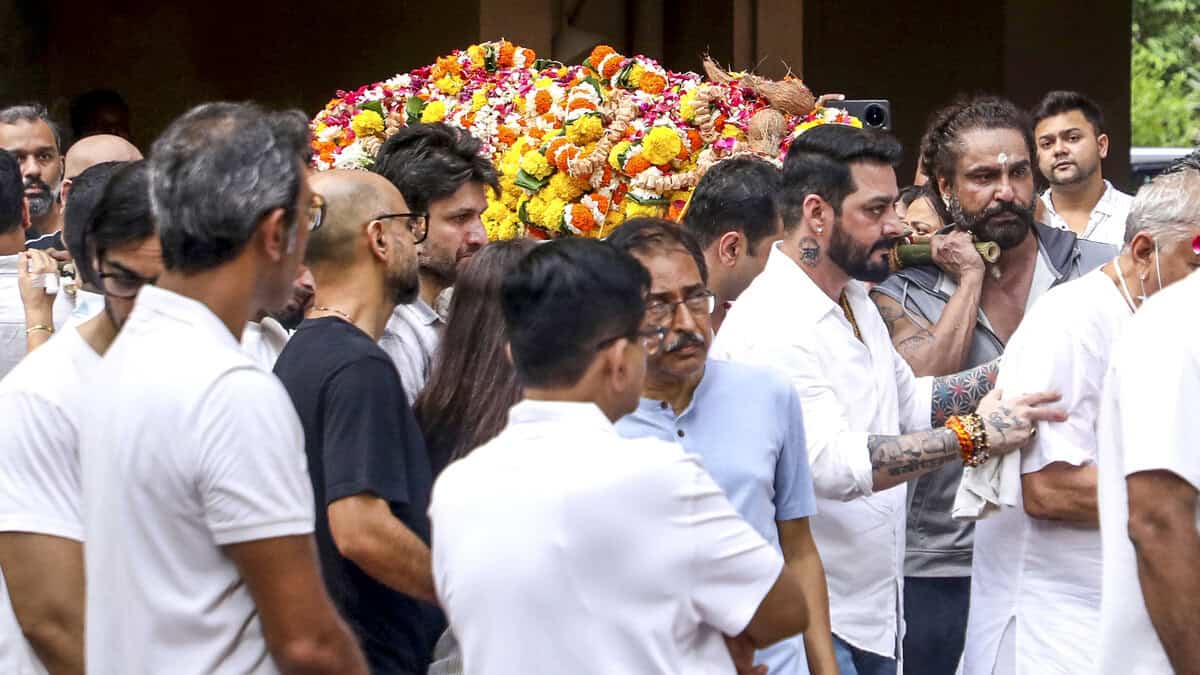 Funeral of TV actor Shefali Jariwala in Mumbai