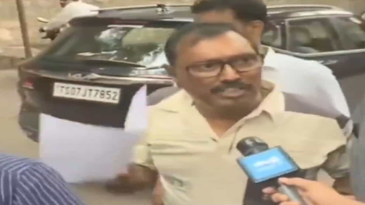 Journalist Srinivas Rao being detained