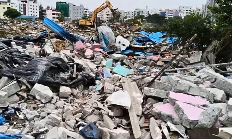 HYDRAA razes slum near Sunnam Cheruvu; Congress MLA Gandhi halts drive