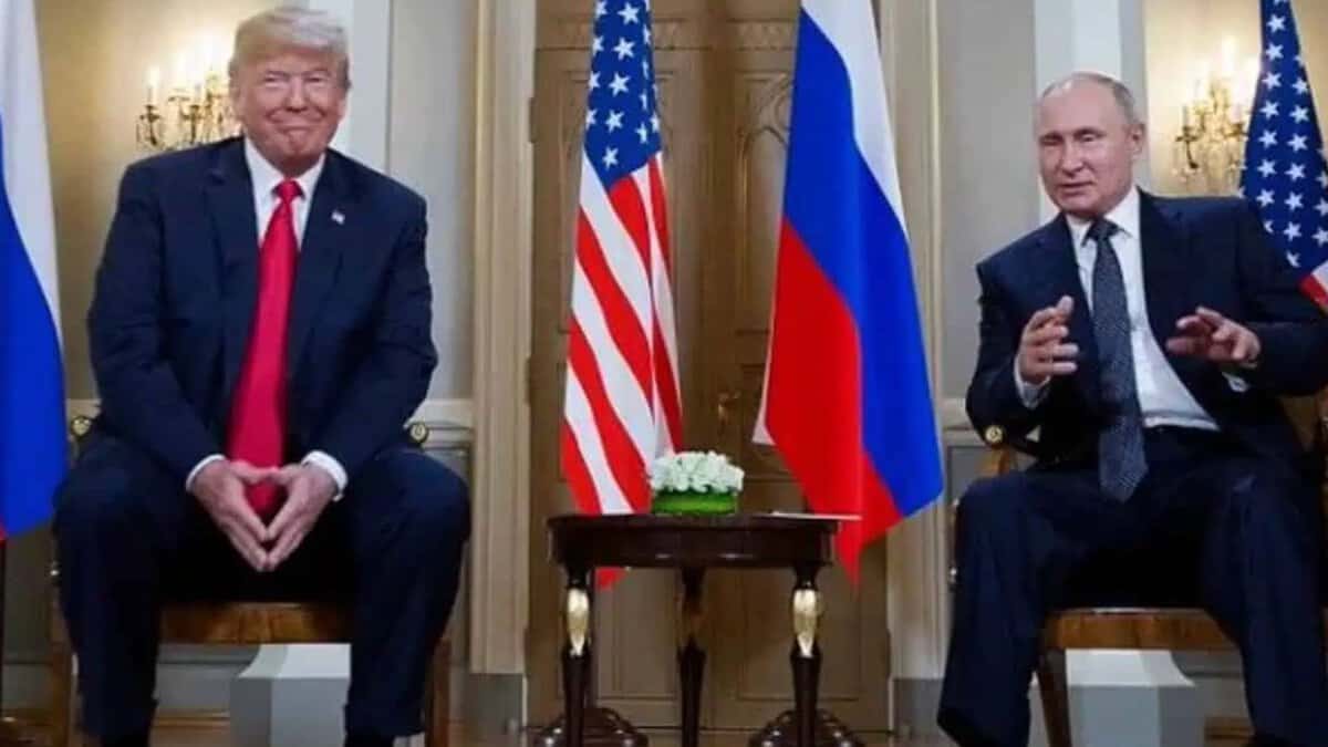 US President Donald Trump and his Russian counterpart Vladimir Puti (1)