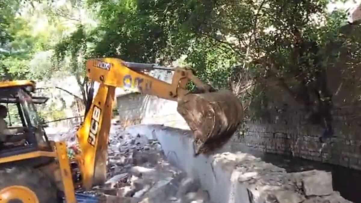 A bulldozer demolishing encroachments in Patny