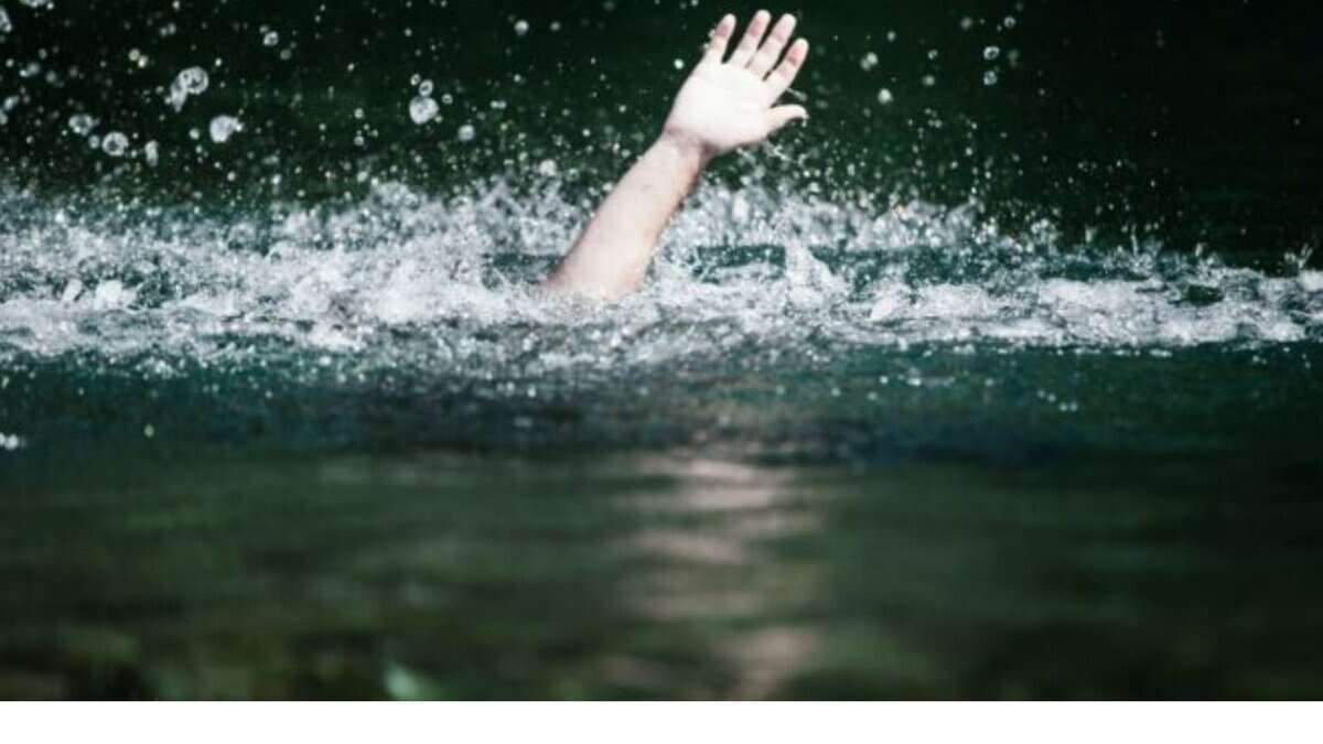An image of a drowning person, used for representational purpose