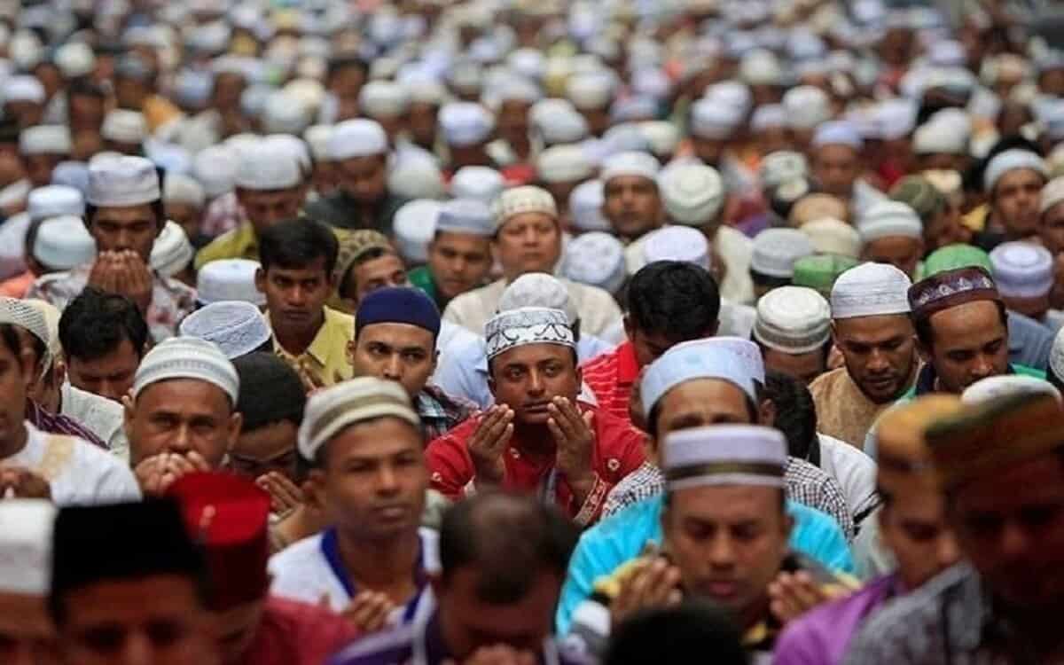 The image displays a picture of Muslim population